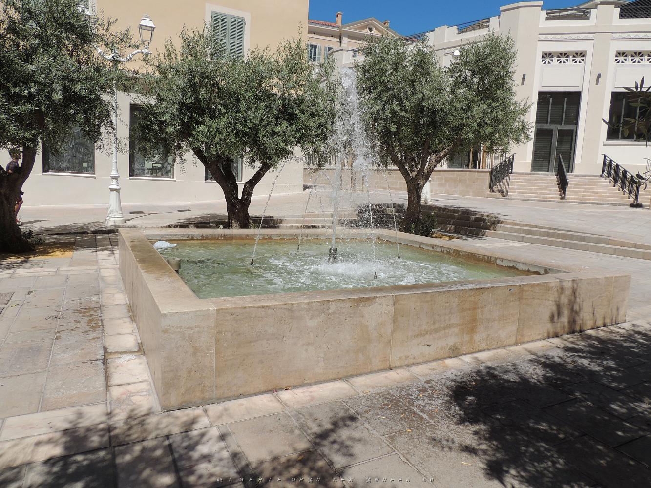 26 La Fontaine Des Halles.JPG -           